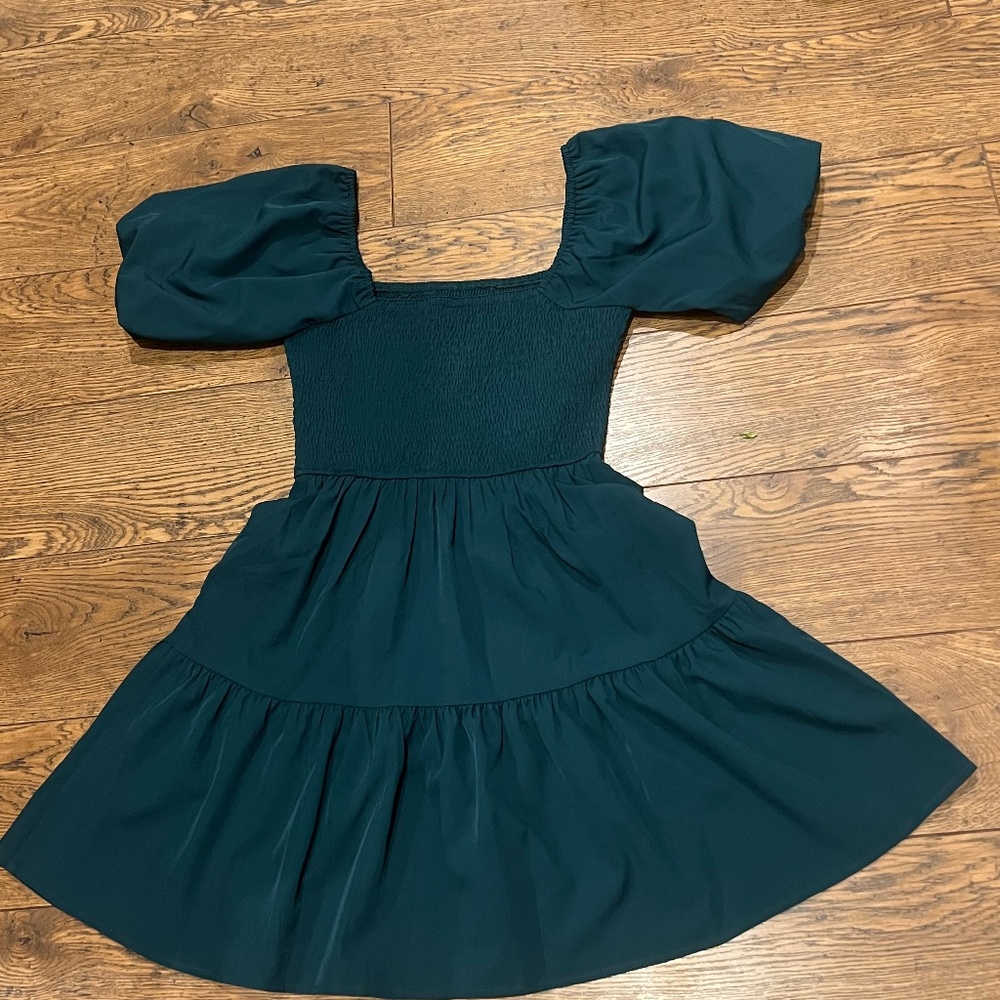 Green puff sleeve dress